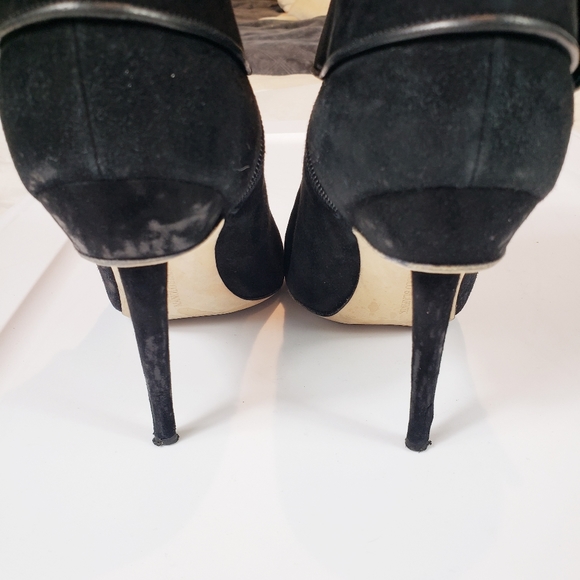 Manolo Blahnik suede ankle booties - Picture 5 of 8